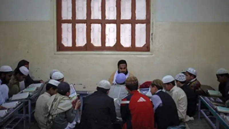 В Пакистане учителям разрешили приходить на уроки с оружием