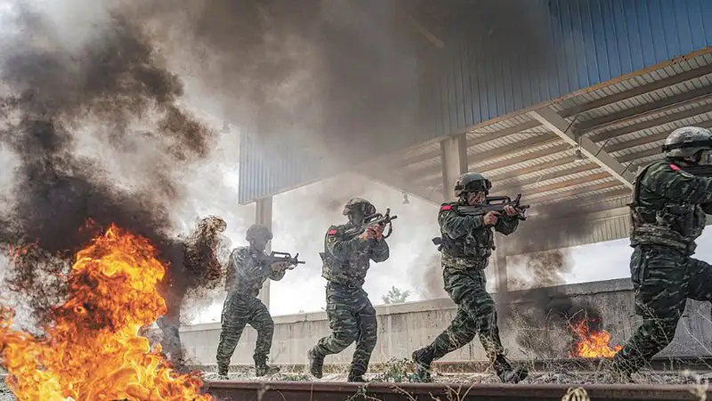 Армия Китая призвала готовиться к войне