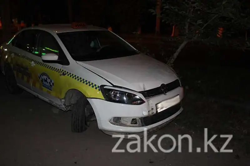 «Бомбилы» портят жизнь официальным таксистам в Алматы (фото) «Бомбилы» портят жизнь официальным таксистам в Алматы (фото), фото - Новости Zakon.kz от 04.10.2013 16:50