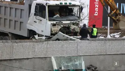 грузовик, дтп , фото - Новости Zakon.kz от 03.02.2022 13:56