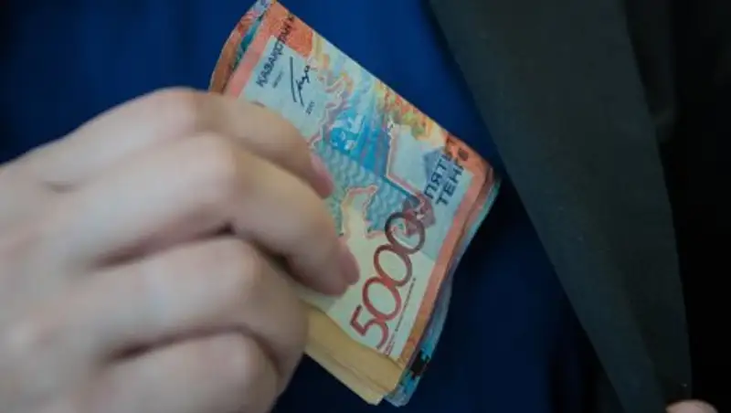 Глава управления по делам обороны оштрафован на 3,3 млн тенге за взятку