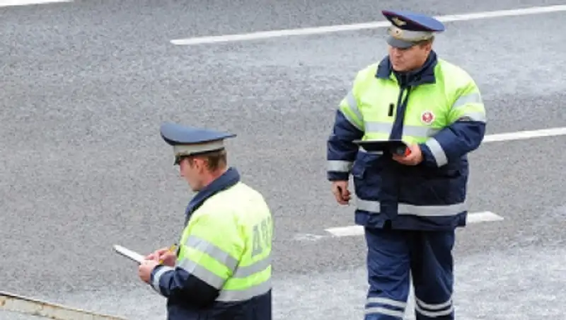 Казахстанец обвиняется в попытке дать взятку сотруднику ГИБДД в России