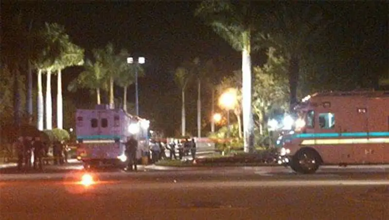 Голый мужчина напал на полицейского и укусил подростка