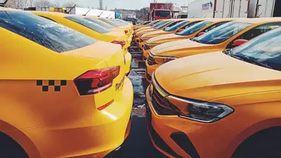 Таксистов на онлайн-платформах в РК могут обязать ездить с шашечками, фото - Новости Zakon.kz от 29.05.2023 22:10