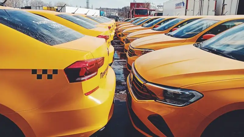 Таксистов на онлайн-платформах в РК могут обязать ездить с шашечками