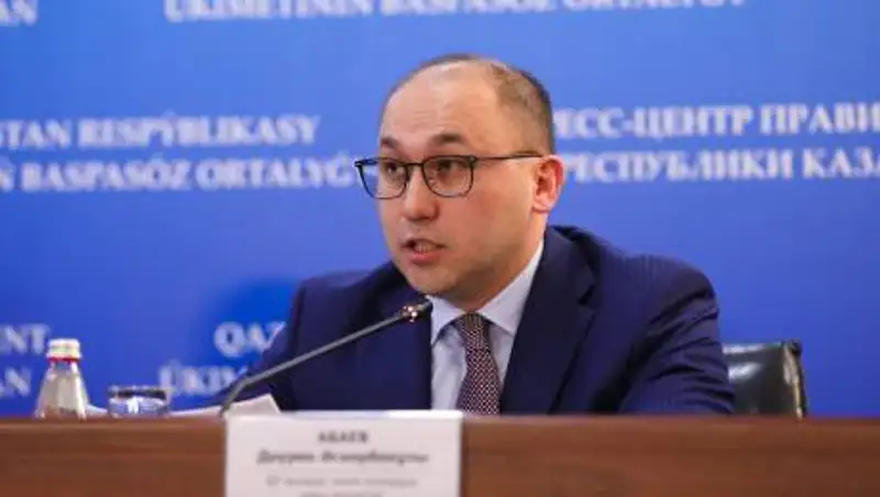 Жириновского надо слушать с попкорном в руках - Даурен Абаев