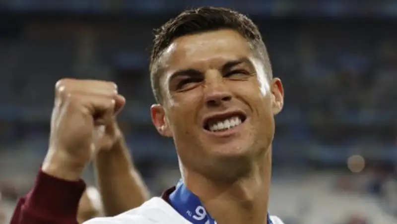 Криштиану Роналду впереди планеты всей  