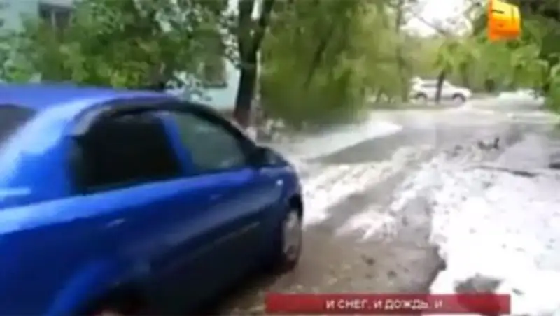 Проливные дожди стали причиной подтоплений сразу в двух областях Казахстана