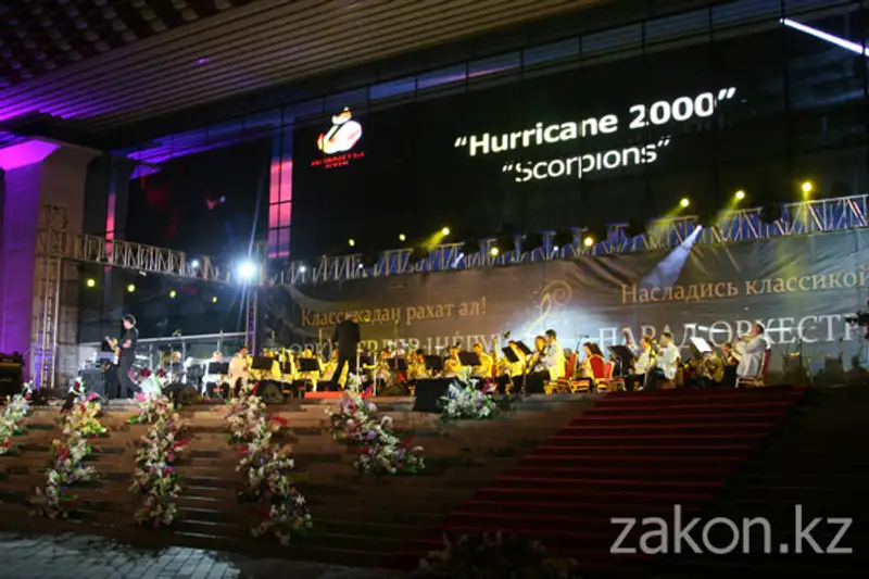 Парад оркестров в Алматы завершали классикой рока (фото) Парад оркестров в Алматы завершали классикой рока (фото), фото - Новости Zakon.kz от 10.09.2012 17:38