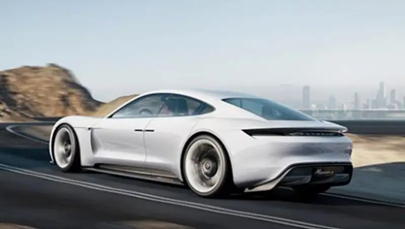 Porsche разработает супербыструю зарядку для электромобилей