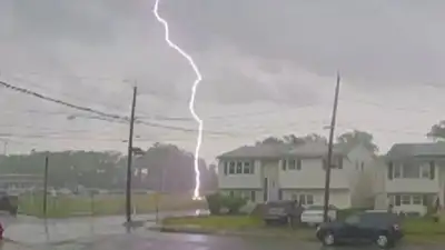 Молния попала в человека, фото - Новости Zakon.kz от 16.06.2023 17:50