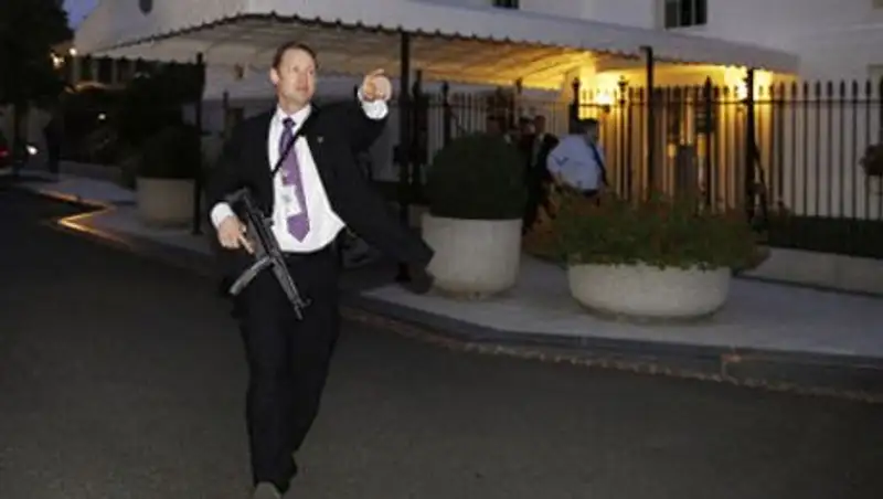 Белый дом эвакуировали из-за проникновения нарушителя