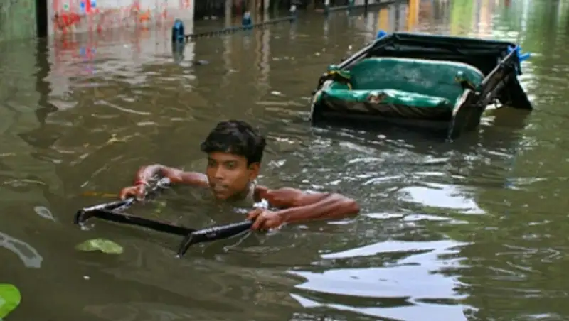 Число жертв наводнений в Индии выросло до 220 человек