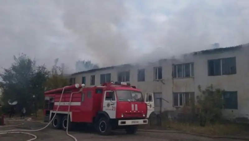 В Алматинской области с утра тушат пожар в жилом доме