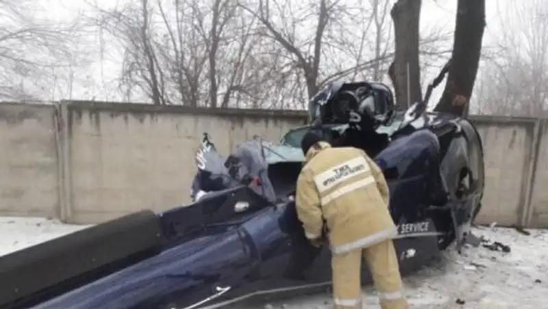 Цель полета упавшего в Алматы вертолета озвучили в авиакомпании