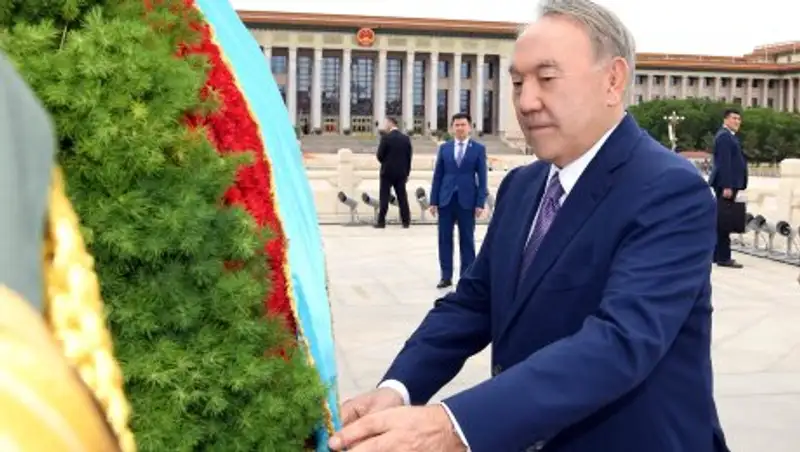 Назарбаев почтил память сынов китайского народа
