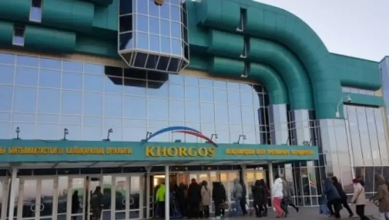 Казахстанку с 35 Apple Watch задержали на МЦПС "Хоргос"