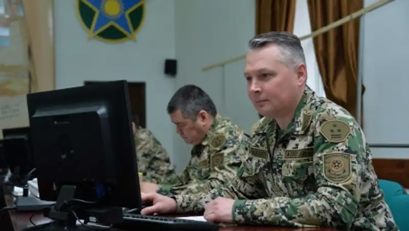 Казахстанские пограничники голосуют на выборах