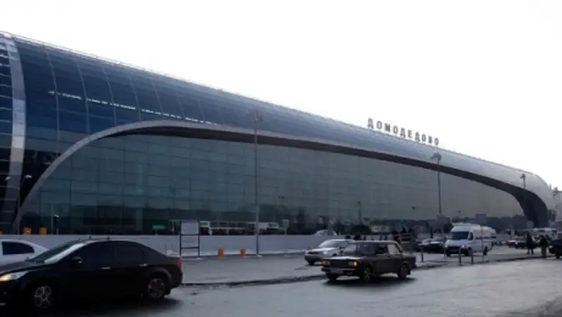 Пожилая пассажирка умерла на борту экстренно севшего в Домодедово самолета