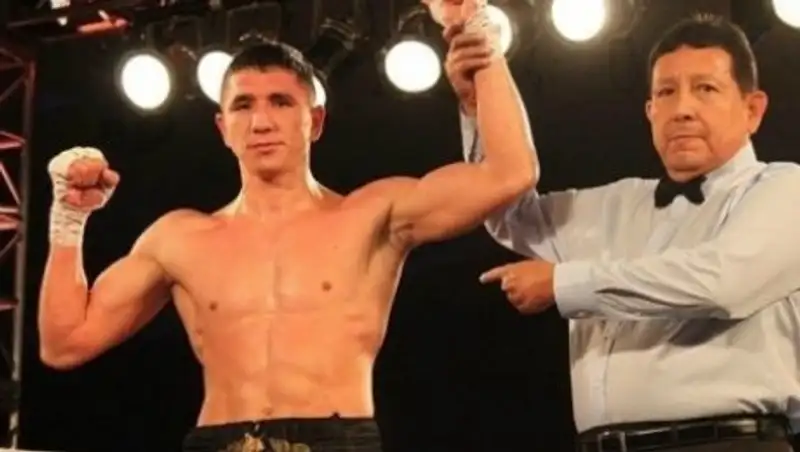 Казахстанский боксер рассказал, как выбил капу у соперника в США