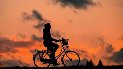 Из Казазни в Костанай на велосипеде приехал блогер-путешественник 