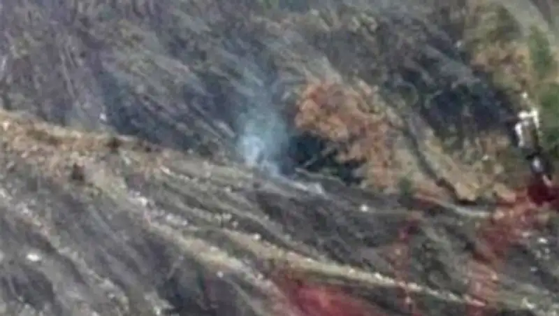 СМИ: в момент падения А320 в его кабине был один пилот