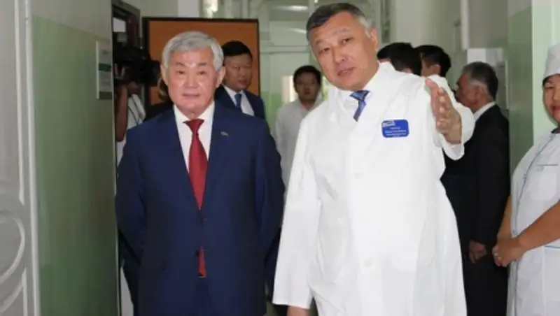 Заместитель премьер-министра Бердибек Сапарбаев посетил КазНИИ онкологии и радиологии