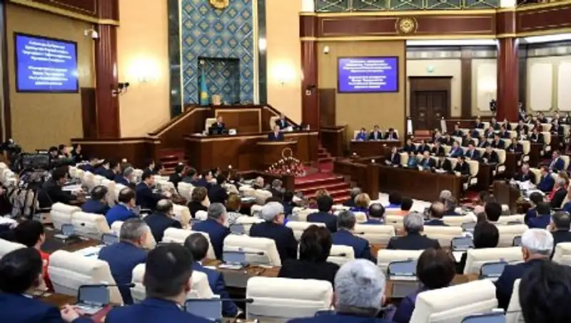 В Астане началось совместное заседание палат Парламента с участием Президента