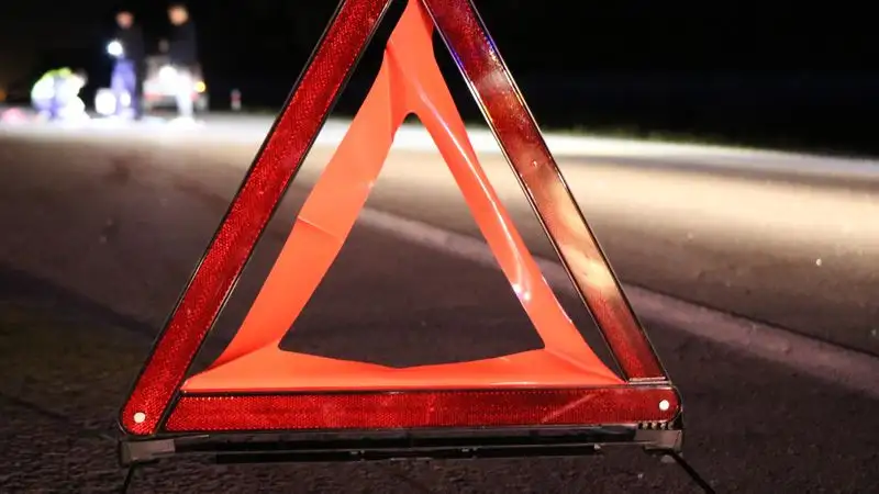 Такси опрокинулось после ДТП в Астане