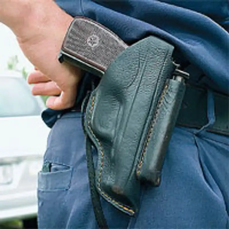 Норма о применении полицейскими оружия без предупреждения возлагает больше обязанностей на самих сотрудников , фото - Новости Zakon.kz от 20.06.2013 16:52