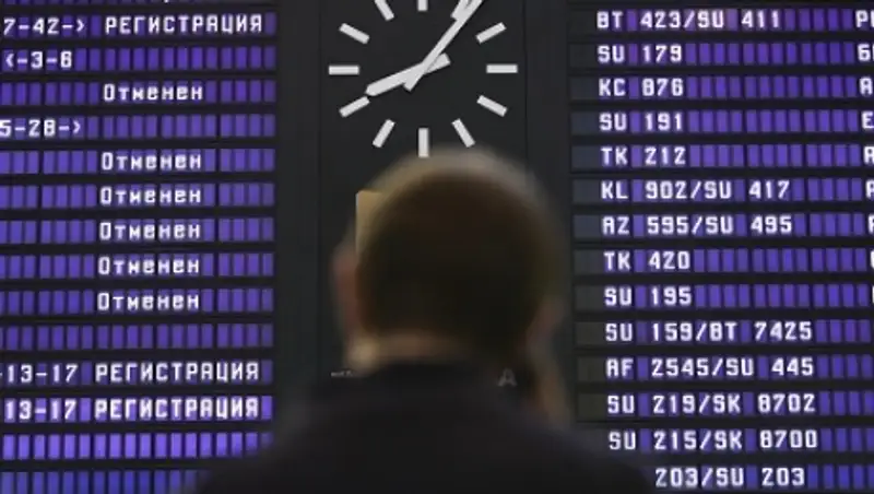 В аэропортах Москвы из-за снегопада задержали более 75 рейсов