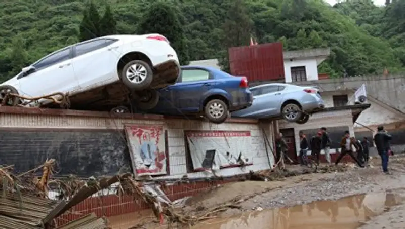 На юге Китая жертвами наводнения стали более 30 человек