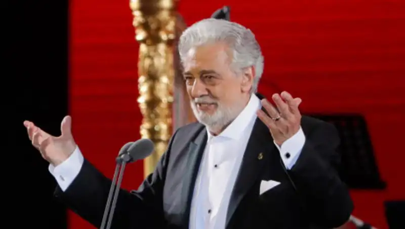 Пласидо Доминго обвинили в сексуальных домогательствах