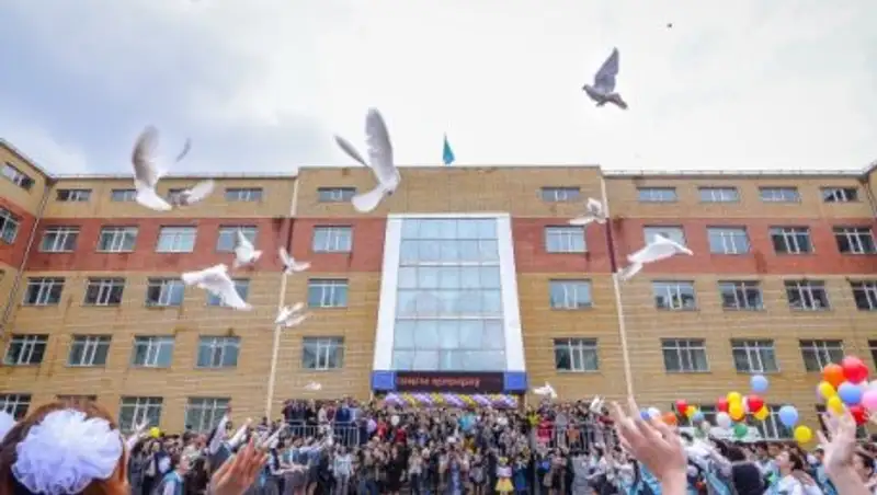 Акимат Астаны выделил здание школе, которая 15 лет не имела собственного помещения