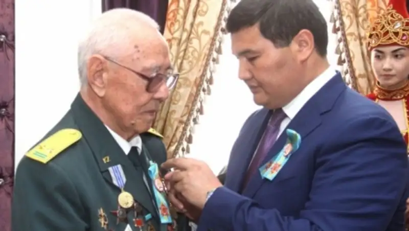 В Кызылорде 45 ветеранам ВОВ и тыла вручили медали к 70-летию Победы