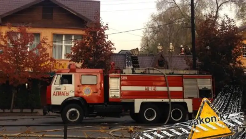 В Алматы загорелось кафе