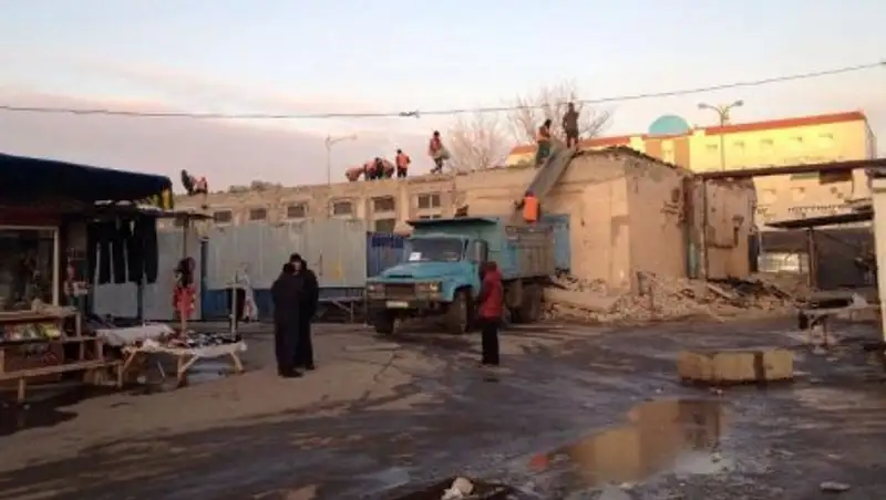 Торговые дома базара «Астаналык» сносят