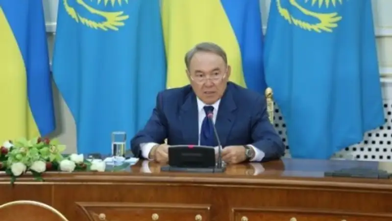 Назарбаев: Казахстан продолжит оказывать гуманитарную помощь юго-востоку Украины