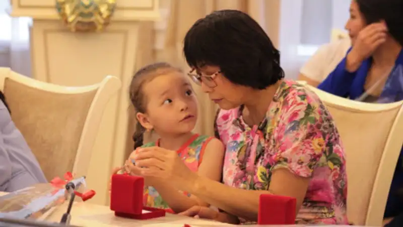 86 многодетных семей получили ключи от квартир в Караганде