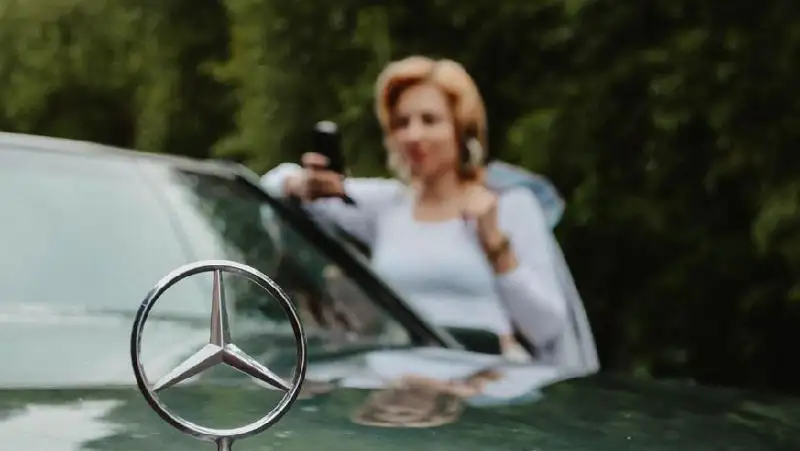 Женщина подсаживалась в чужие авто и странно себя вела в Нур-Султане