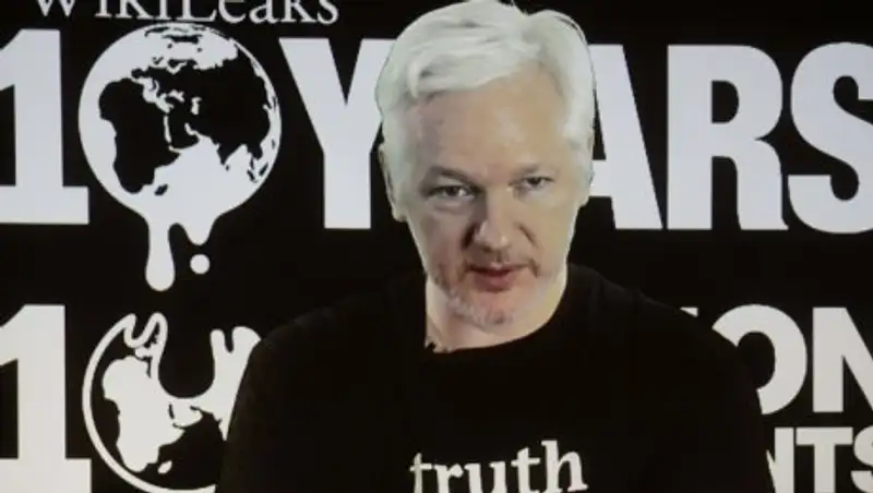 Кандидат в президенты Эквадора пообещала лишить Ассанжа убежища в посольстве