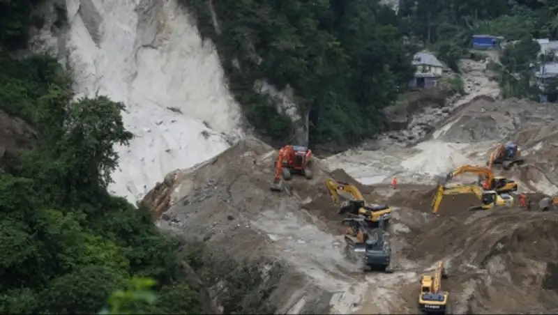 В Гватемале на месте схода оползня найдены тела 208 погибших