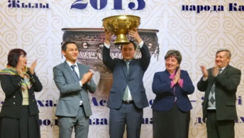 Алматинцы передали Жамбылской области Тайказан - символ эстафеты «АНК - 20 добрых дел»