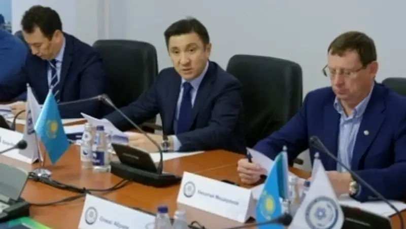 Азамат Айтхожин: принуждение к сбору подписей незаконно