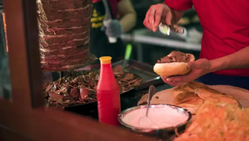 В Астане множество сотрудников в сфере услуг работают без санкнижек