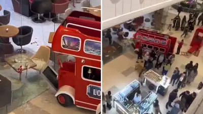 В Алматы дети на "угнанном автобусе" въехали в кофейню, фото - Новости Zakon.kz от 24.03.2023 13:27