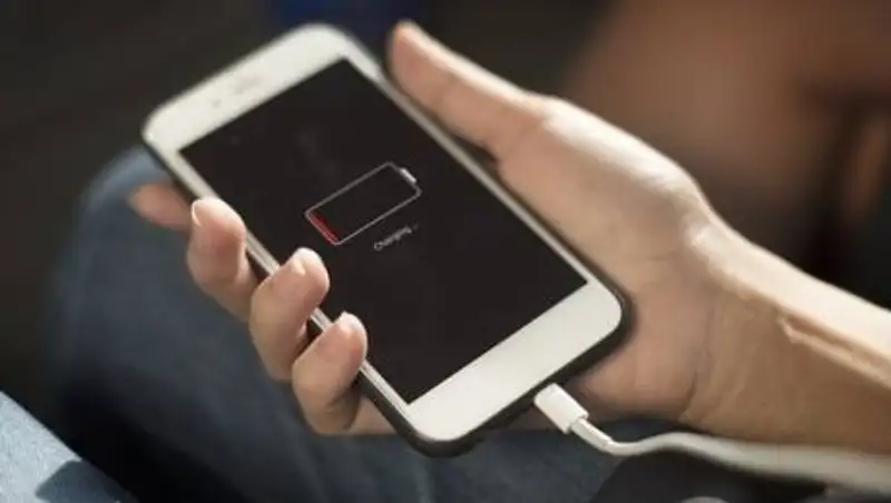 Как правильно заряжать телефон