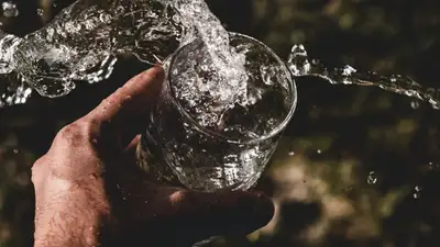 Врач рассказала, сколько воды нужно пить в жару, фото - Новости Zakon.kz от 21.06.2023 00:09