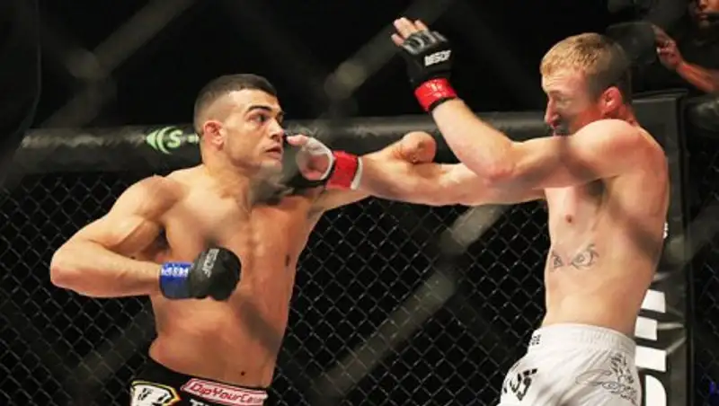 Однорукий боец победил соперника удушающим приемом