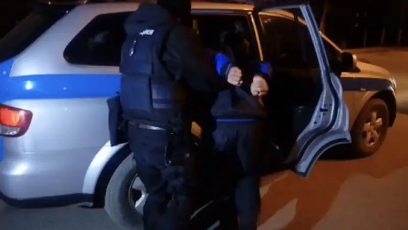 Ударил полицейского головой – в Нур-Султане задержали нарушителя